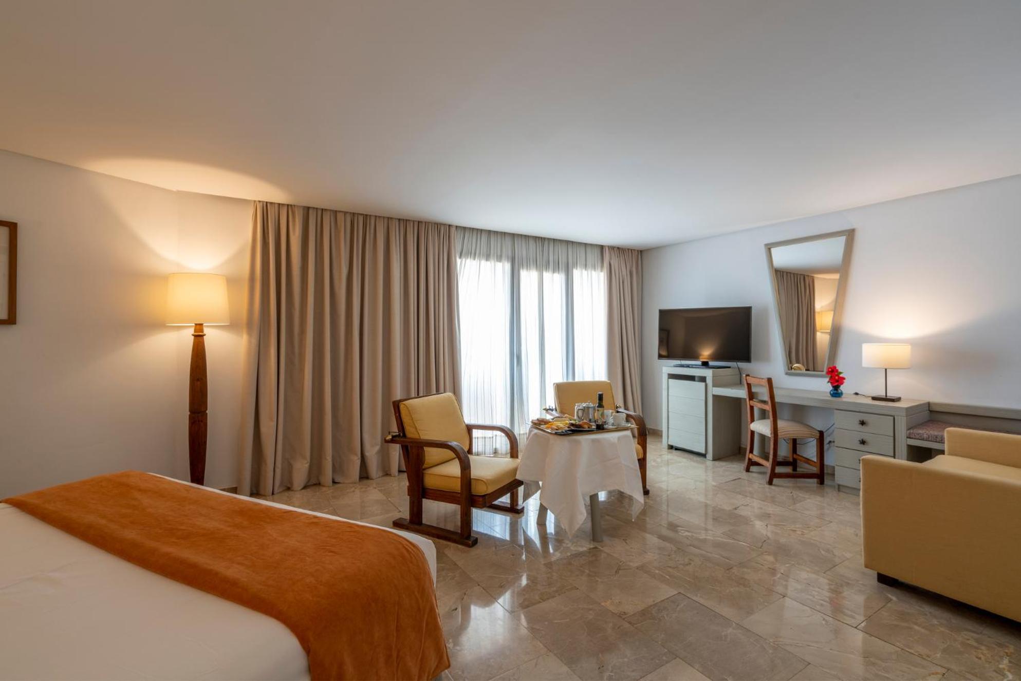 ปาราดอร์ เด เมลิยา Hotel เมลีญา ภายนอก รูปภาพ